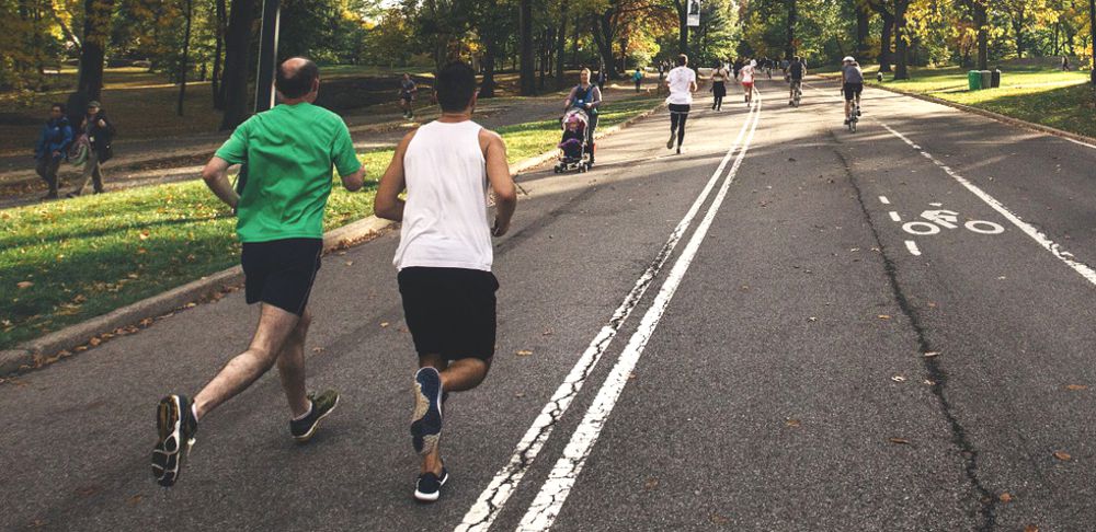 Met een hardloopbuddy kun je samen hardlopen.